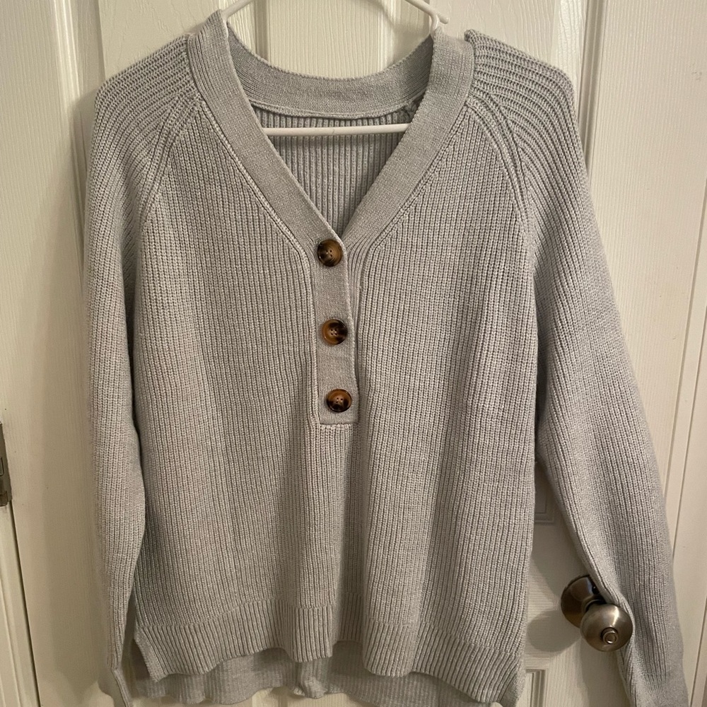 NWOT Henley V-neck pullover.